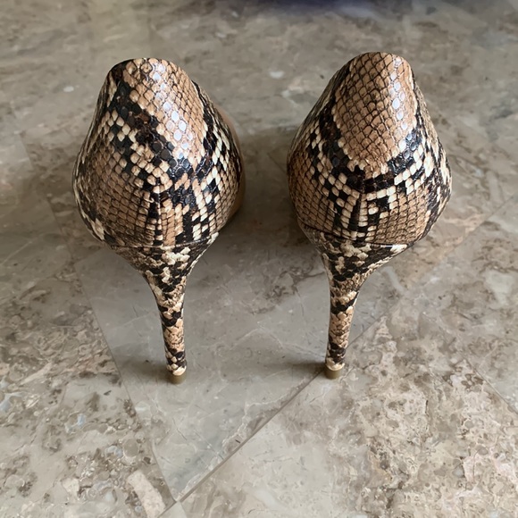 Brown Snake Print Pointed Pump Heel - Picture 3 of 3
